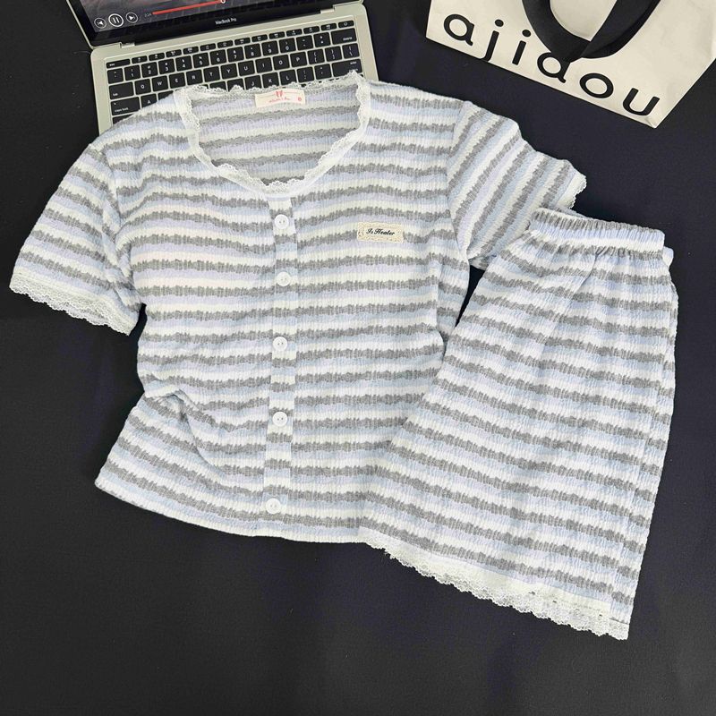 Pijama con cojín de pecho de mujer primavera y verano delgado pantalones cortos de mangas cortas bordes de encaje dulce sensación de ropa de casa Xia Ke