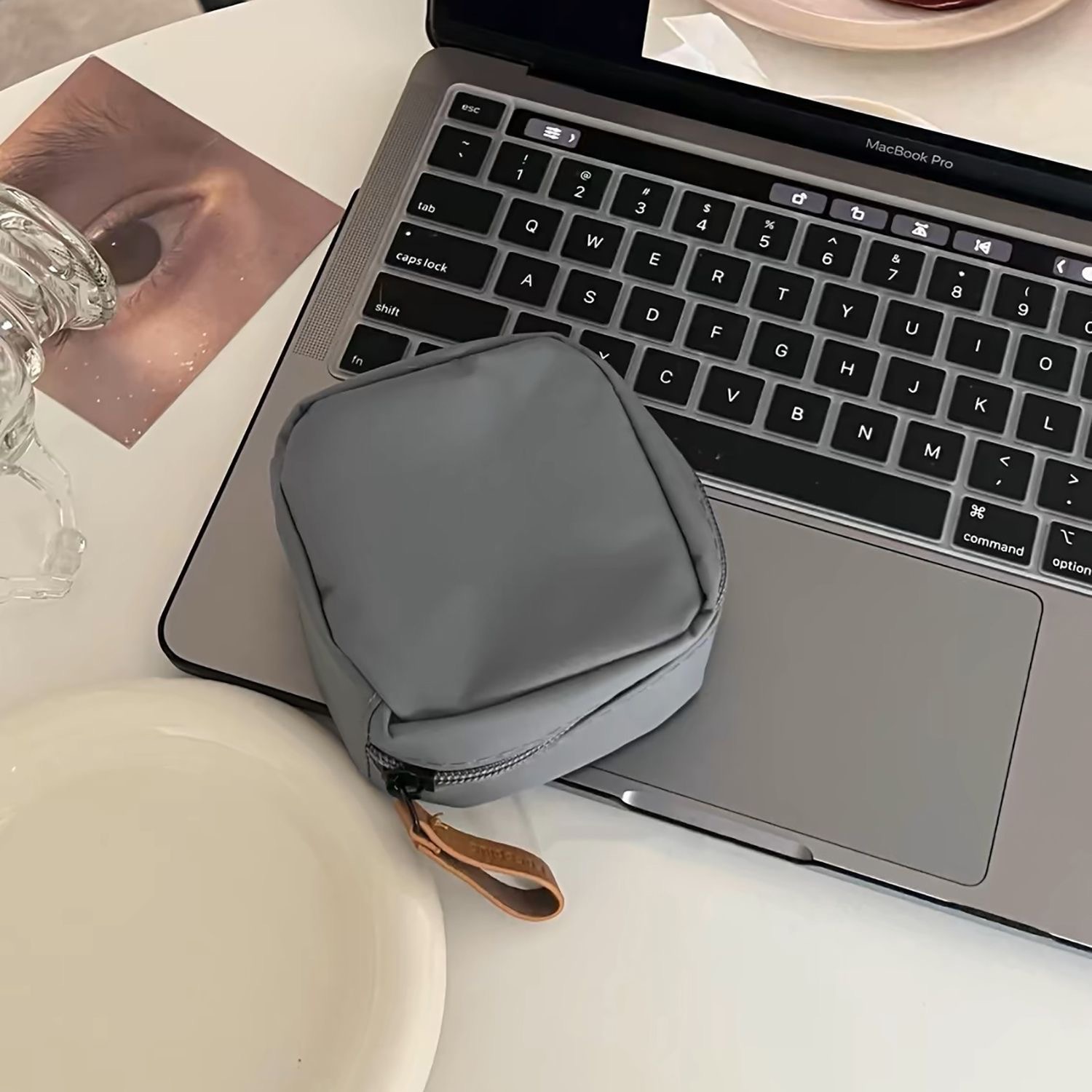 Bolso cosmético sobre rojo de nailon liso, sal, mini portátil simple, lindo tridimensional, bolsa de almacenamiento de color sólido de alto valor