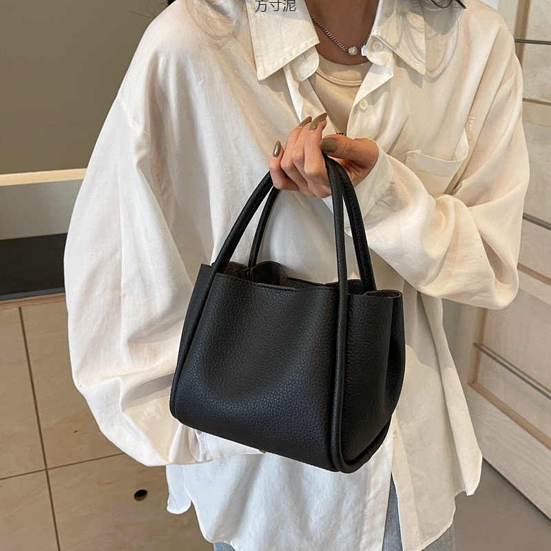 子供の母のハンドバッグの女性の高級感insの小さな野菜のかごは純色のバケツのバッグの斜めのショルダーバッグ2025の新型を包みます。