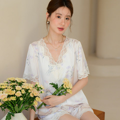 新しい夏の高級感のあるパジャマの女性のプリントの花の軽い豪華な襟の半袖の半ズボンの家の服は外でスーツを着ることができます。