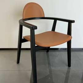 北欧复古马鞍皮白蜡木餐椅意式极简弧形办公电脑椅轻奢家用网红椅