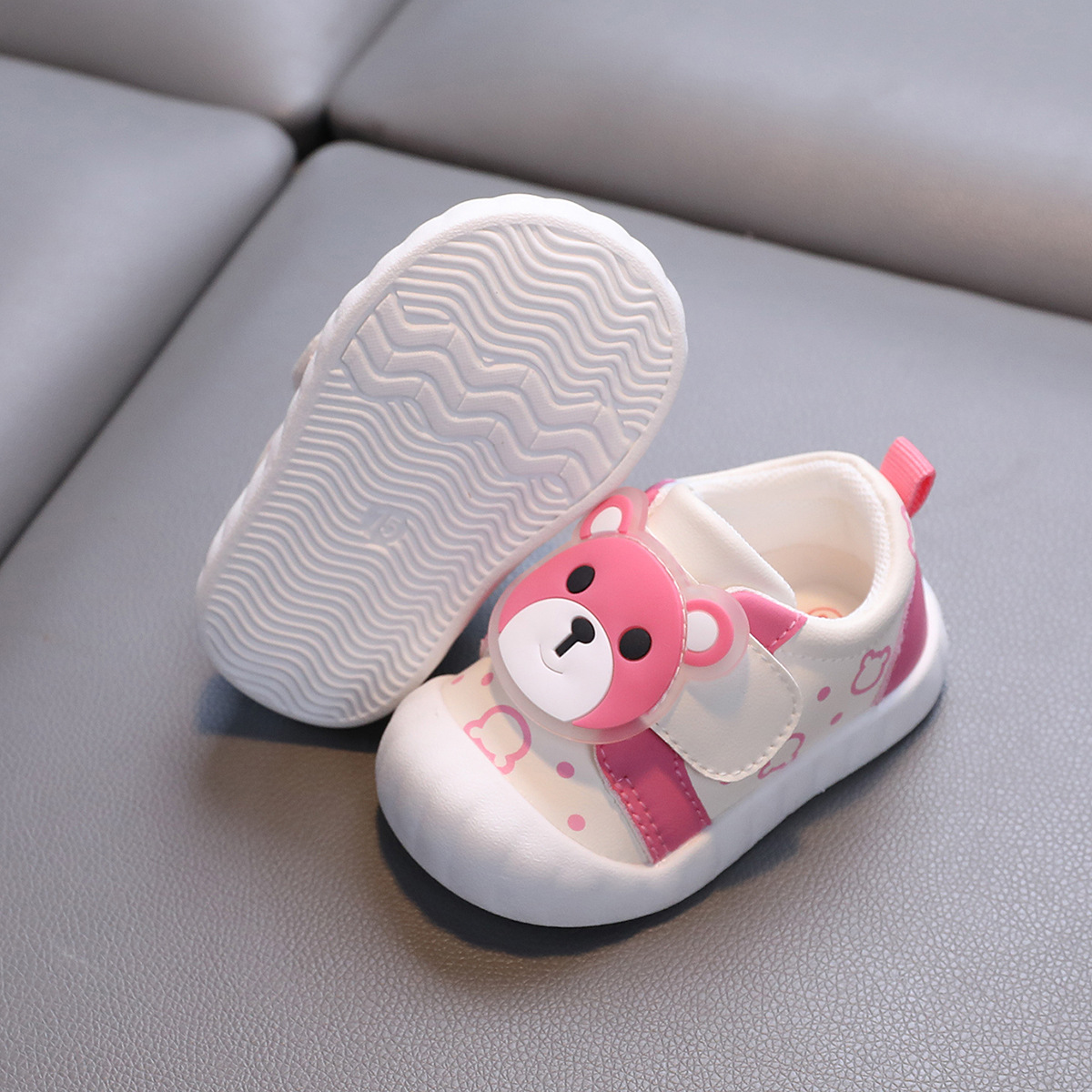 Zapatos para bebés nuevos zapatos para niños pequeños de suela blanda primavera y otoño zapatos para niños para bebés zapatos casuales de dibujos animados para niñas 1-2 años