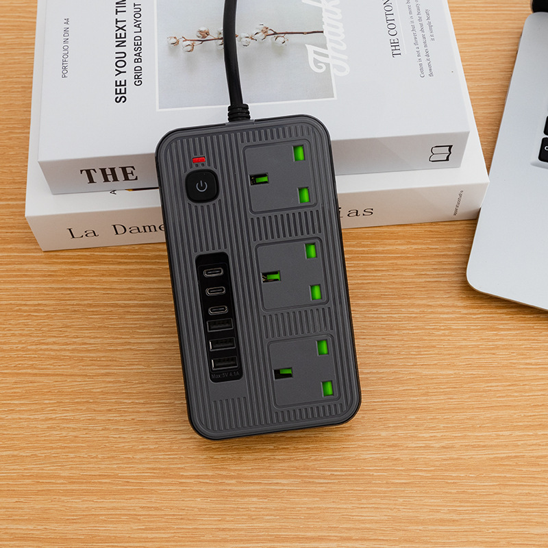 Y72# Estándar británico 4USB + 1Type-C Embalaje de caja de color neutral Dubai Arabia Saudita