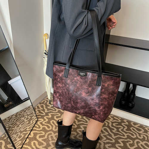 2025 Retro Tote Bag for Women, Spring Style, High-end, Large Capacity, Fashionable, Unique, Commute Crossbody Bag