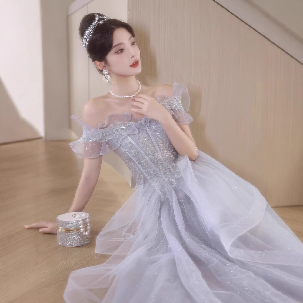Đầm dạ hội một vai ôm body, phong cách sang trọng và tinh tế — Màu như hình