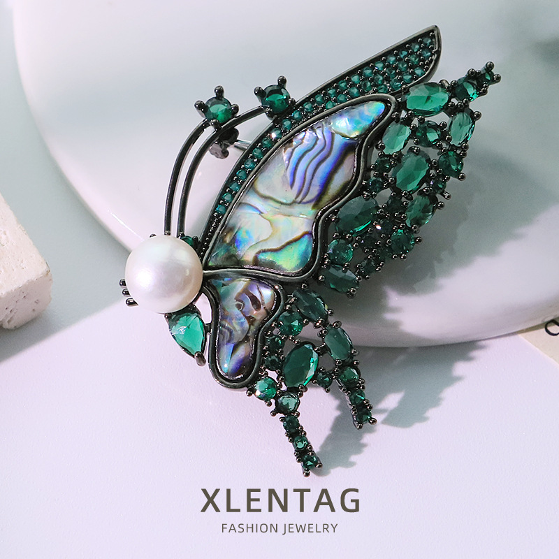 Perlas naturales abollo verde zircon mariposa broche decoración de alta calidad flor de pecho temperamento elegante brazalete versátil