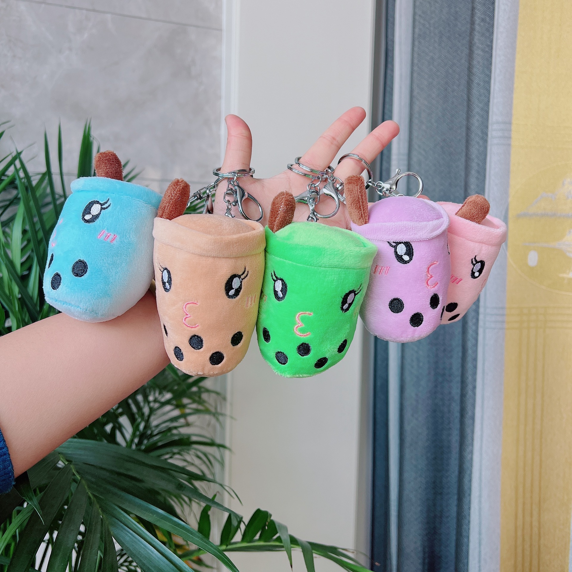 Douyin peluche leche té llavero muñeca bolsa colgante leche té peluche llavero muñeca al por mayor
