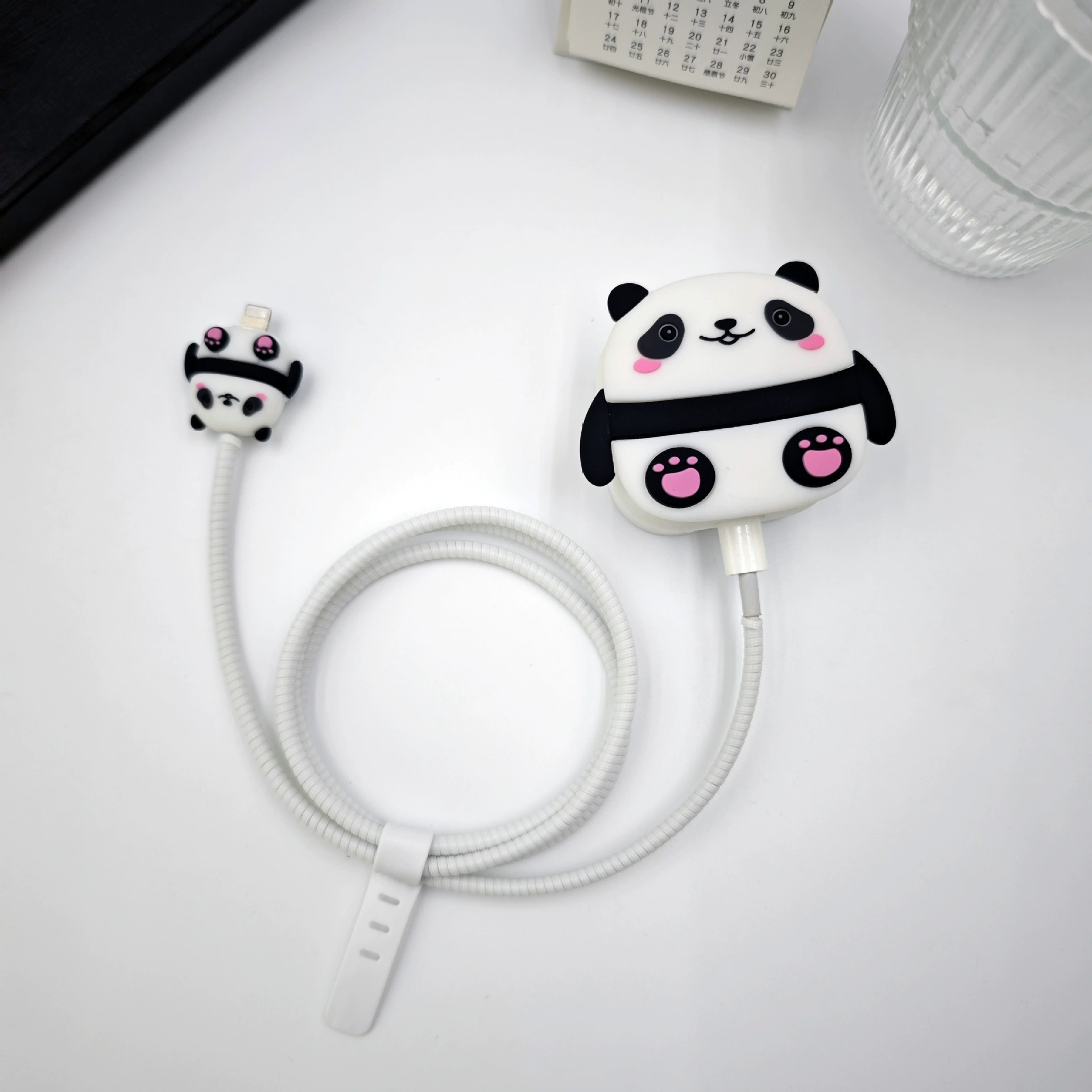 Электрический защитный чехол Panda подходит для трехконтактного защитного чехла зарядной головки Apple британского стандарта мощностью 25 Вт, чтобы предотвратить повреждение линии.