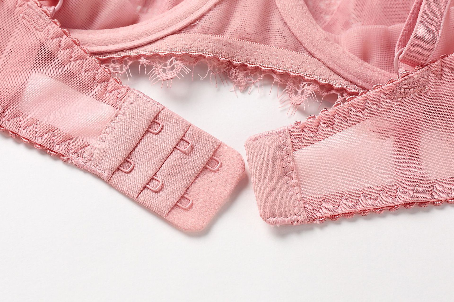 Ensemble soutien-gorge et culotte en dentelle ultra-fine_voghion.com