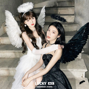 �f�}�����b����ʹ��ħ��򴩴�׺�ɫ��ë�^����յ������Ů