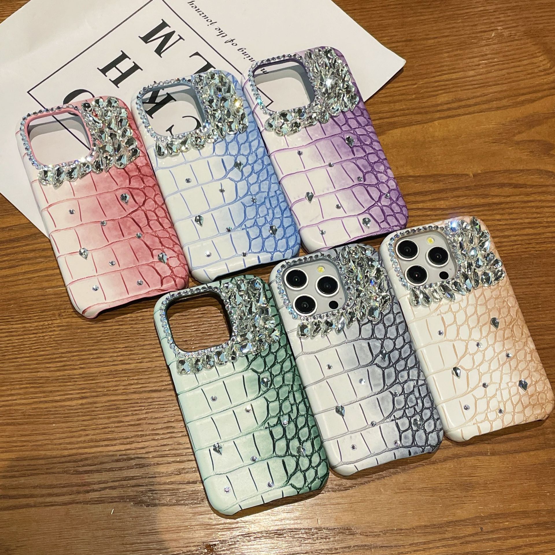 Ốp lưng điện thoại nửa cứng vân cá sấu pha lê lấp lánh cho iPhone 7-15 — Màu xanh quân đội kim cương lấp lánh, Hoa violet kim cương lấp lánh, Hồng lấp lánh, Xanh denim kim cương lấp lánh chi tiết 1