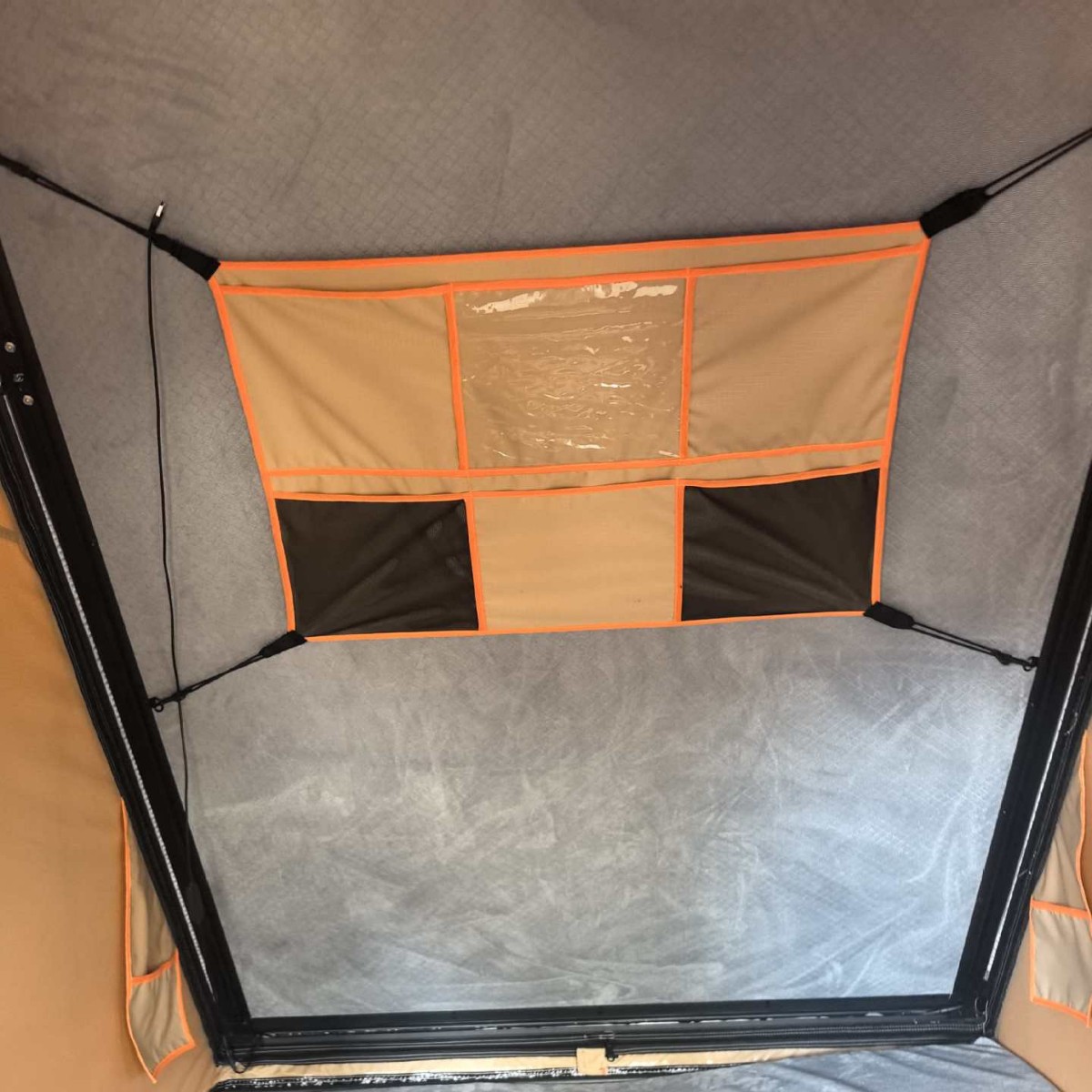 Tabla personalizada de aleación de aluminio triangular carpa de techo de alta velocidad SUV carpa de vehículo todoterreno duro carpa de techo duro