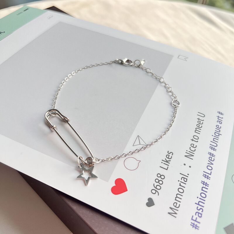 Seiko Empress Pin Three-Dimensional Saturn Bracelet Minimalist Commuter Style Silver Chain Glossy Paperclip Planet Jewelry