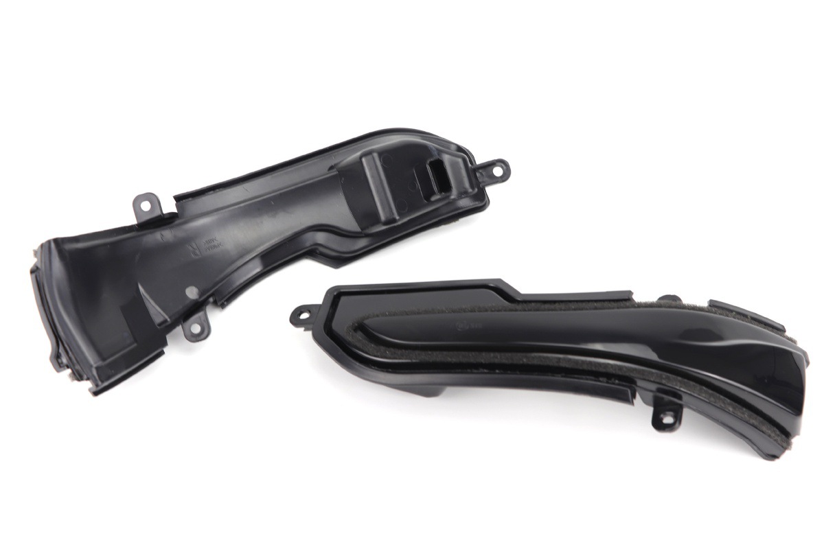Suitable for Infiniti Q30 Q50 Q60 Q70 Qx50 Qx60 Qx70 Rearview Mirror Running Water Turn Signal