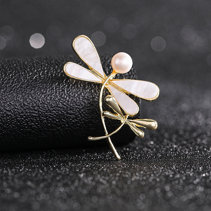 Fashion Flower Butterfly Alloy Plating Inlay Artificial Gemstones Pearl Women's Brooches display picture 4