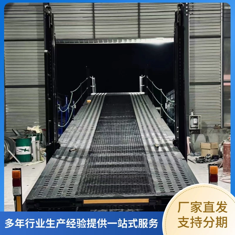 Производитель поставляет двухэтажный автовоз для перевозки автомобилей в европейском стиле с двухосной гидравлической подъемной платформой.