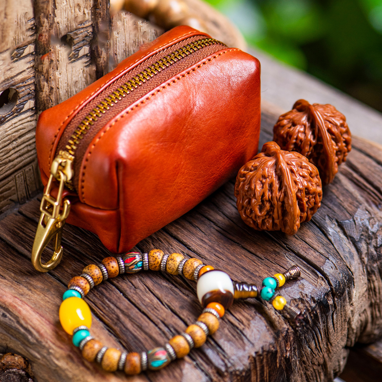 Oil-Skin Texture Wallet, Handmade Olive Walnut Bead Bracelet, Pu Leather Stamp Key Pouch, European and American Retro Style