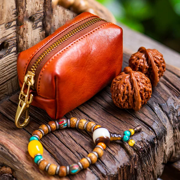 Oil-Skin Texture Wallet, Handmade Olive Walnut Bead Bracelet, Pu Leather Stamp Key Pouch, European and American Retro Style