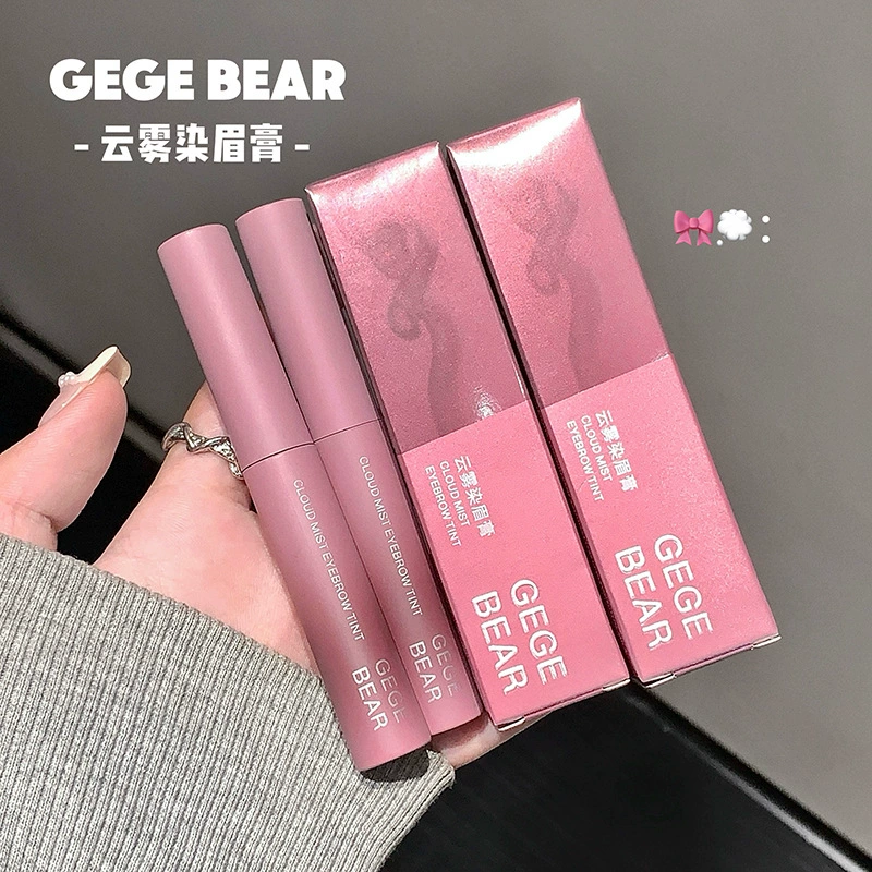 Крем Gege bear Cloudy Eyebrow имеет низкую насыщенность, делает корни отчетливыми и не смазывается. Легко использовать начинающим.