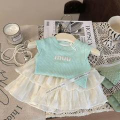 子供服女の子2025夏服セット、スタイリッシュな新作韓国風ベビー夏薄手トップスとケーキスカートの2点セット