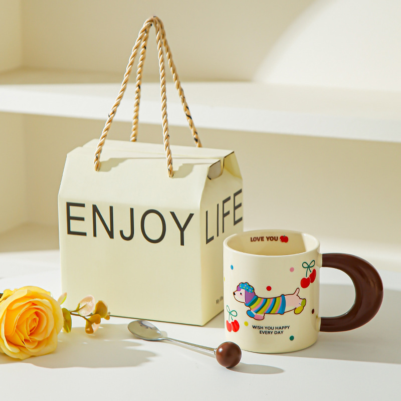 Taza de perro de salchicha para chicas lindas tazas de agua caseras nuevas tazas de café de desayuno de pareja de cerámica 2025