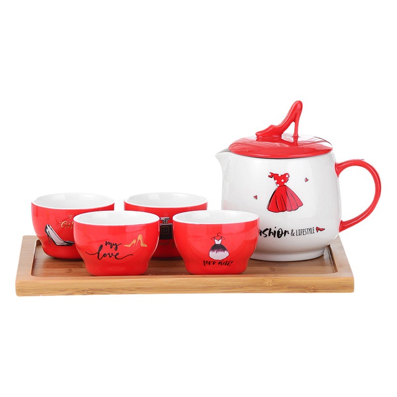 Linda chica corazón juego de té de cerámica con colador de té con bandeja juego de agua de cerámica de dibujos animados una olla de cuatro tazas