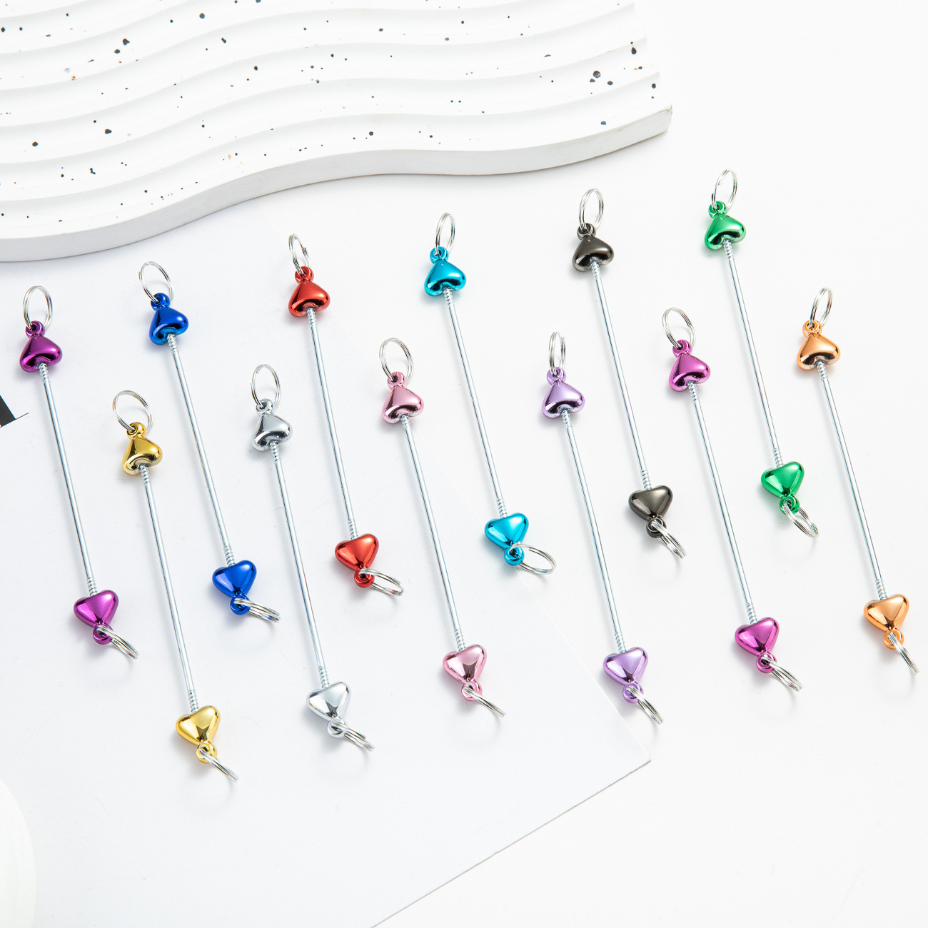 Spot bride love con cuentas accesorios colgantes accesorios de llavero con cuentas creativas accesorios de plástico con cuentas