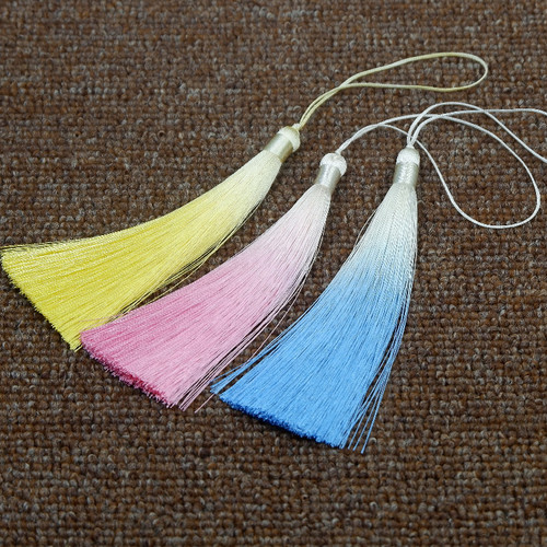 Vertical anti-wrinkle ancient-style tassel fan pendant with gradient color-changing fringe, 13cm long, Chinese traditional clothing collar tassel, does not fade.