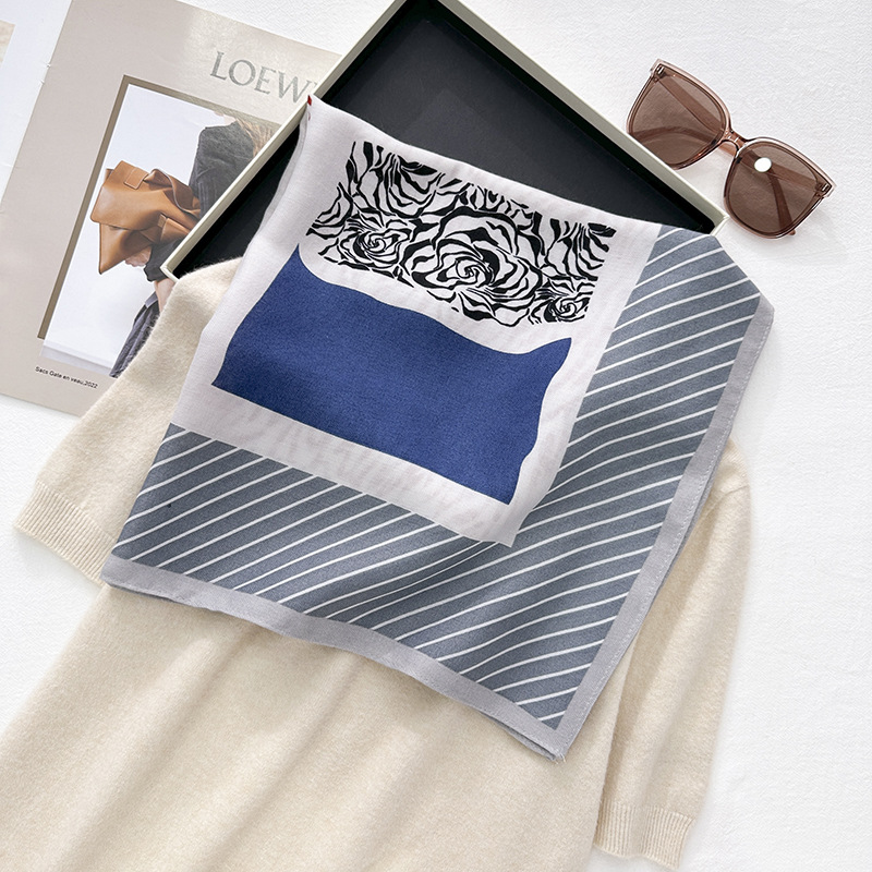Japón y Corea del Sur de alto valor facial línea de moda extranjera flor impresión bufandas de moda femenina bufandas de moda profesional herringbone bufandas