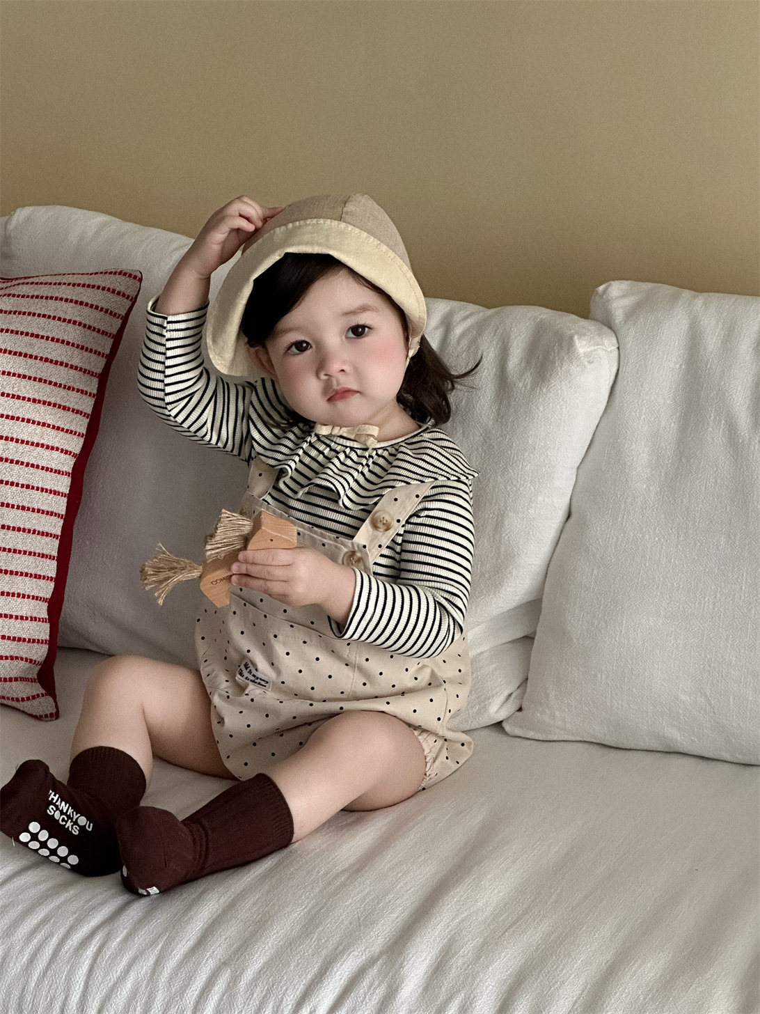 Ropa de otoño para niños, estilo coreano, ropa infantil, nuevo estilo de otoño 2025, conjunto de camisa de muñeca a rayas para niñas con tirantes y pelele