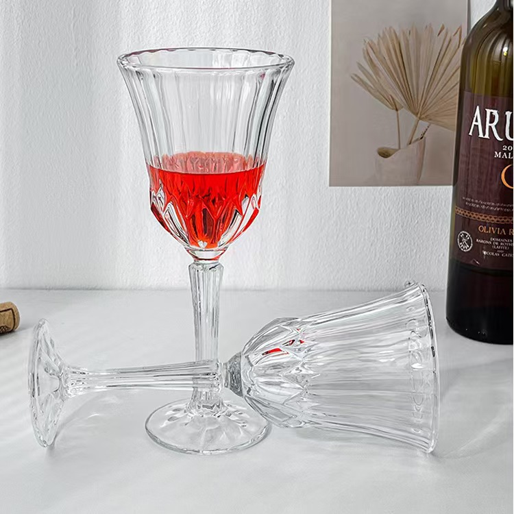 Taza de vidrio de cristal moderno simple taza de vino alto europeo con taza de jugo taza de comida taza de diamante taza