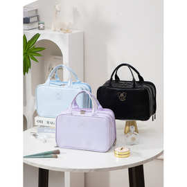 INS轻蝴蝶化妆包可套拉杆箱旅行必备便携多功能收纳包分区立式