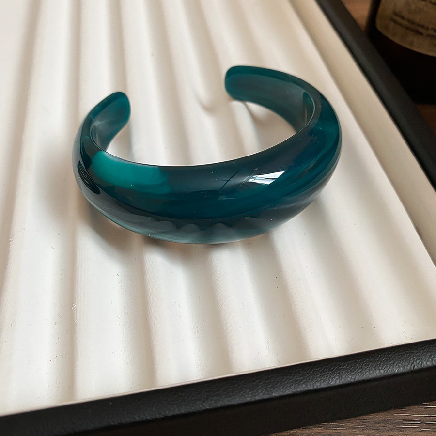 Pulsera de apertura geométrica florecientes de acrílico pulsera retro de todo fósforo de nicho, joyería de moda de alta gama de lujo ligero al por mayor