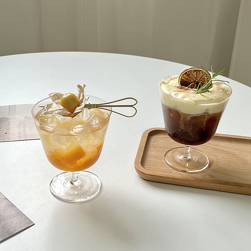 Taza de vidrio de boca ancha de pies altos de estilo ins Taza de café con leche americana de hielo Taza de bebida especial ligera y fina Taza de cóctel