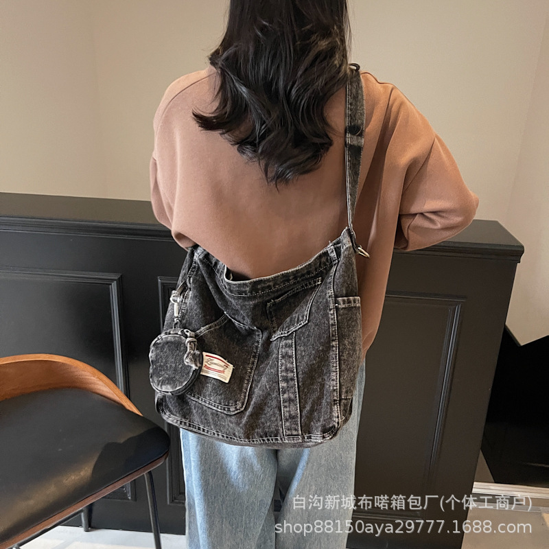 검은색