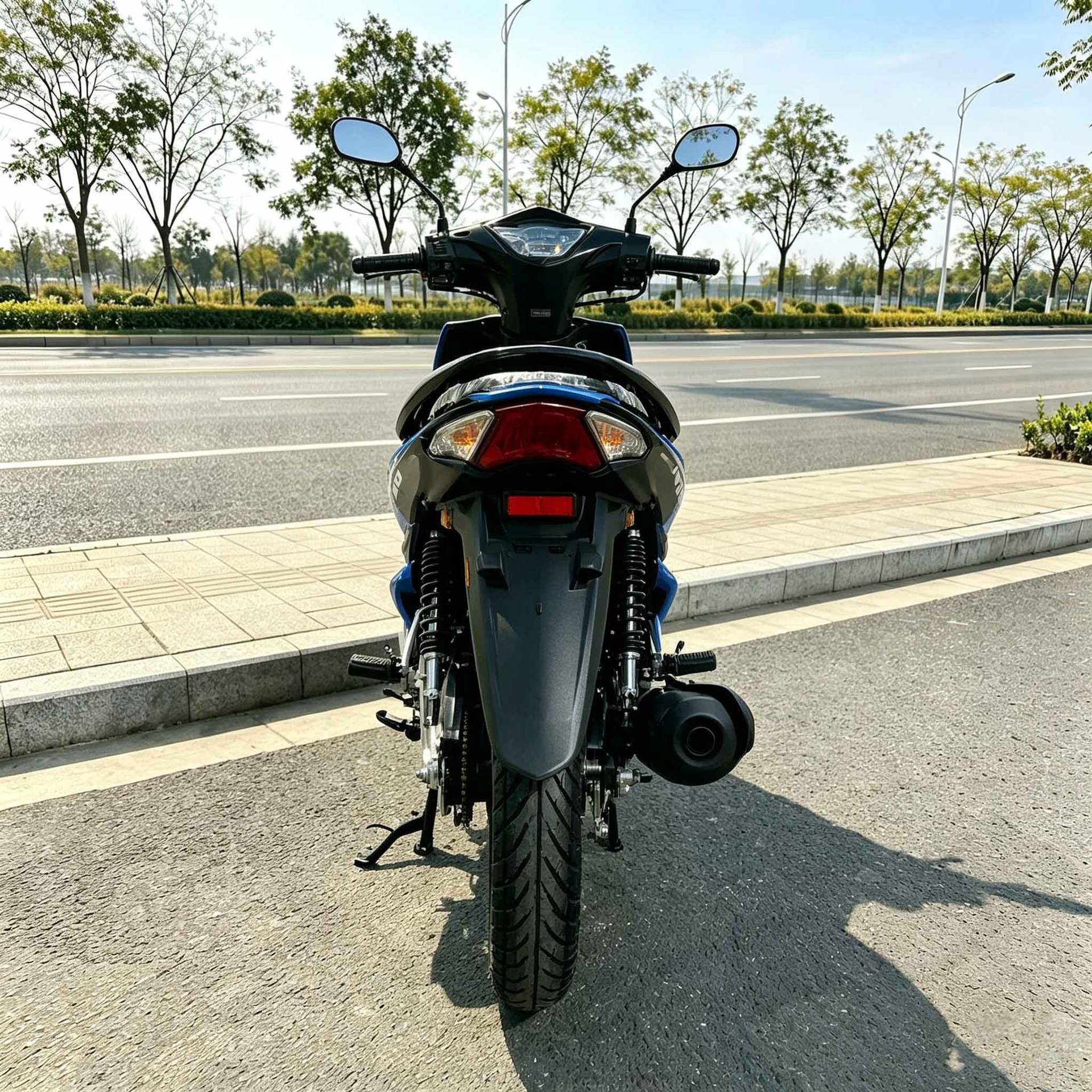 Specialized for Foreign Trade, the Curved Beam Motorcycle Is Powerful, Low on Fuel Consumption, and Suitable for Complex Road Conditions. It Is a Durable and Resilient Model for African Commuting