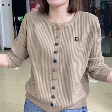彩色扣休闲外套针织开衫女2025秋冬新款法式流行大码减龄坑条毛衣