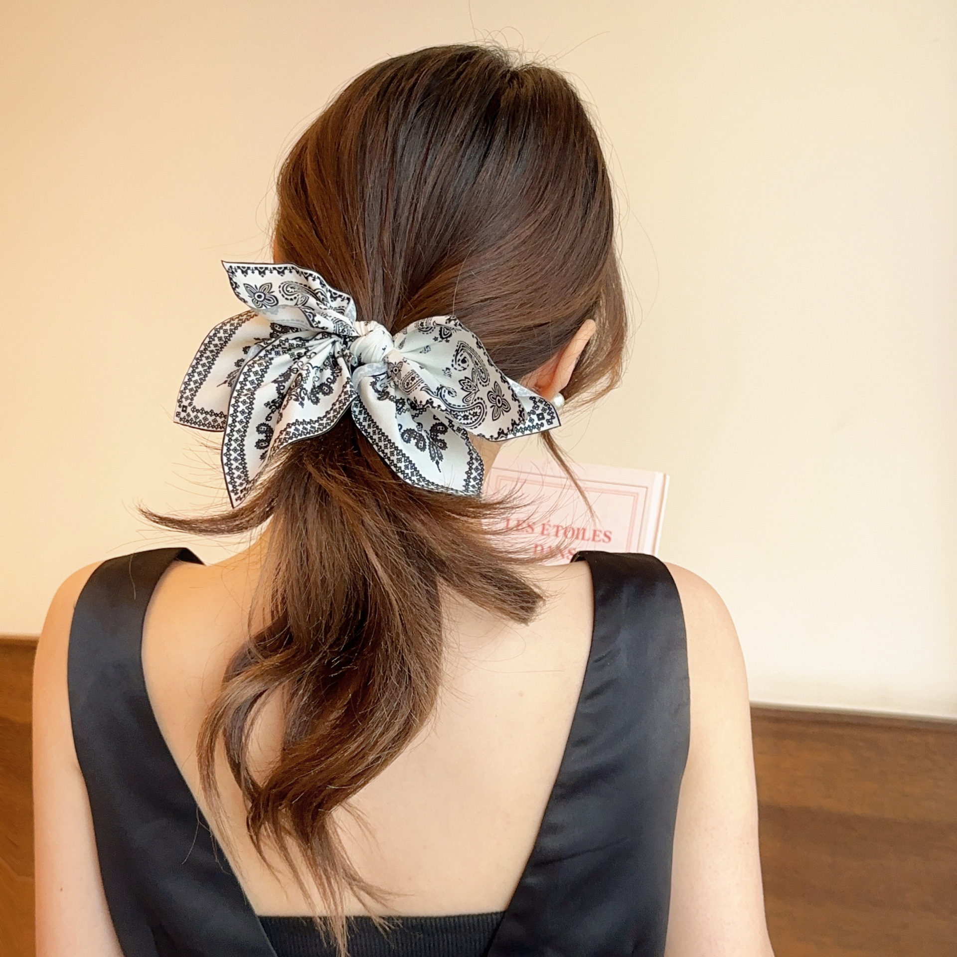 Vintage Paris Cashew Flower Love Double-sided Grab Clip High-grade Bow Headwear Hairpin Back of Head Shark Clip_voghion.com