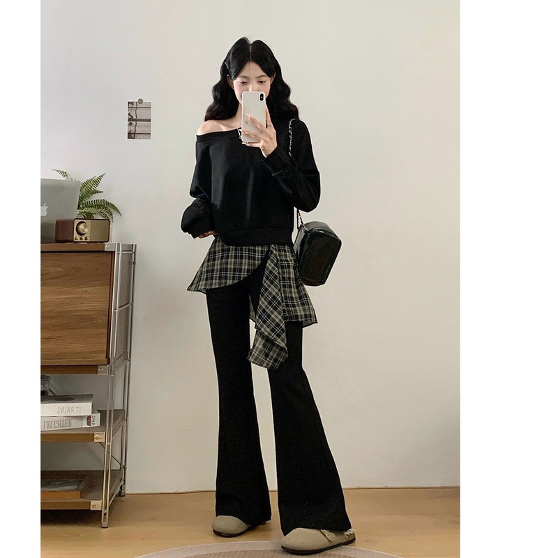 Autumn 2025 New Plus-Size French Suit Off-Shoulder Sweatshirt with Plaid Patchwork Flared Pants for a Youthful and Stylish Look Autumn 2025 New Plus-Size French Suit Off-Shoulder Sweatshirt with Plaid Patchwork Flared Pants for a Youthful and Stylish Look