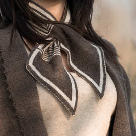 山羊绒2025秋冬新款女装保暖围巾双面提花三角巾拼色领结气质围脖