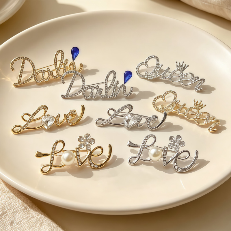 Diamond Letter Brooch Girly Elegant Pin New Cyber Celebrity Chanel Style Accessories Queen's Crown Anti-Light Button Pin Diamond Letter Brooch Girly Elegant Pin New Cyber Celebrity Chanel Style Accessories Queen's Crown Anti-Light Button Pin