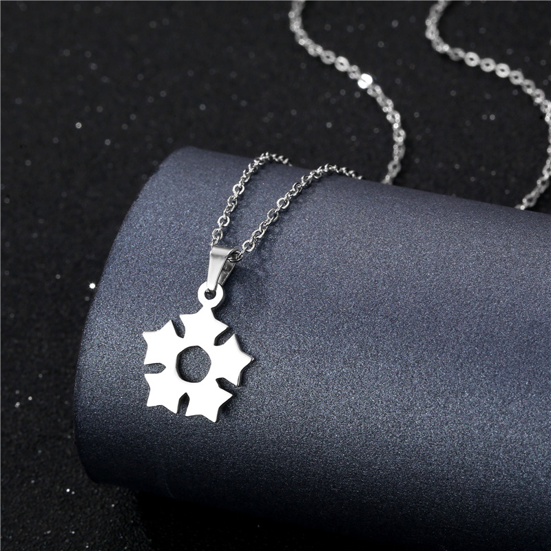 Wholesale Jewelry Simple Hollow Geometric Pendant Stainless Steel Necklace Nihaojewelry display picture 42