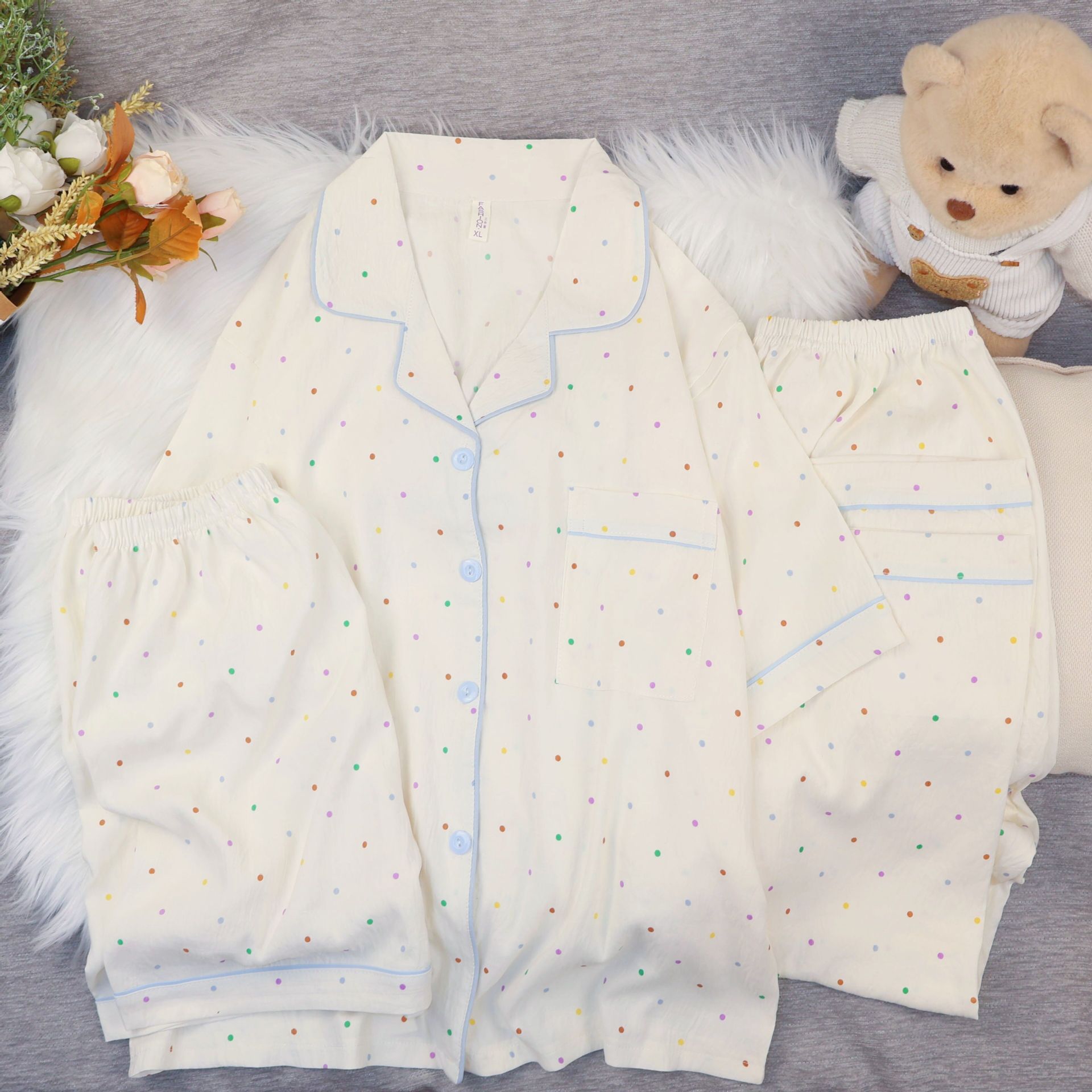 Al por mayor transfronterizo de tres piezas nubes algodón pijama cardigán con solapa mangas cortas pantalones cortos de dibujos animados a cuadros ropa para el hogar