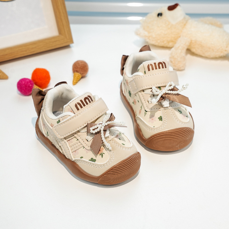 Bebé de niña con suela suave para zapatos de bebé 2025 otoño nuevo bebé niñas lindas pequeñas flores antipatadas zapatos de cuero para niños