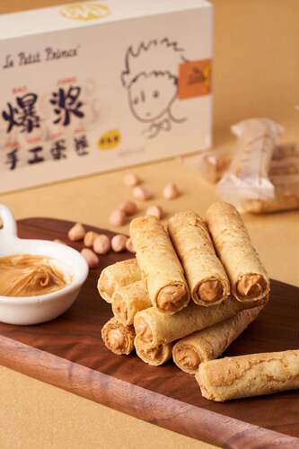 Domestic Little Prince's handmade egg rolls with 104 grams of sesame and peanuts, shelf life of 8 months, 20 boxes per box