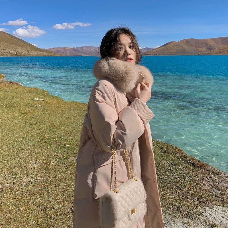 Женская зимняя куртка средней длины с большим меховым воротником, новинка 2025 года, свободный повседневный пуховик в корейском стиле.
