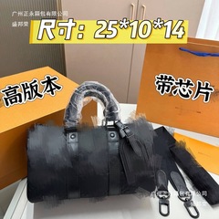 广州高版本带芯片男女压花单肩圆筒包老花纯皮枕头包斜挎字母