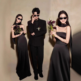 ��ʽ�p�鼆һ�ּ�����Ӱ�����}��H�������ֺ�ɫ�����~β���Y��Ů