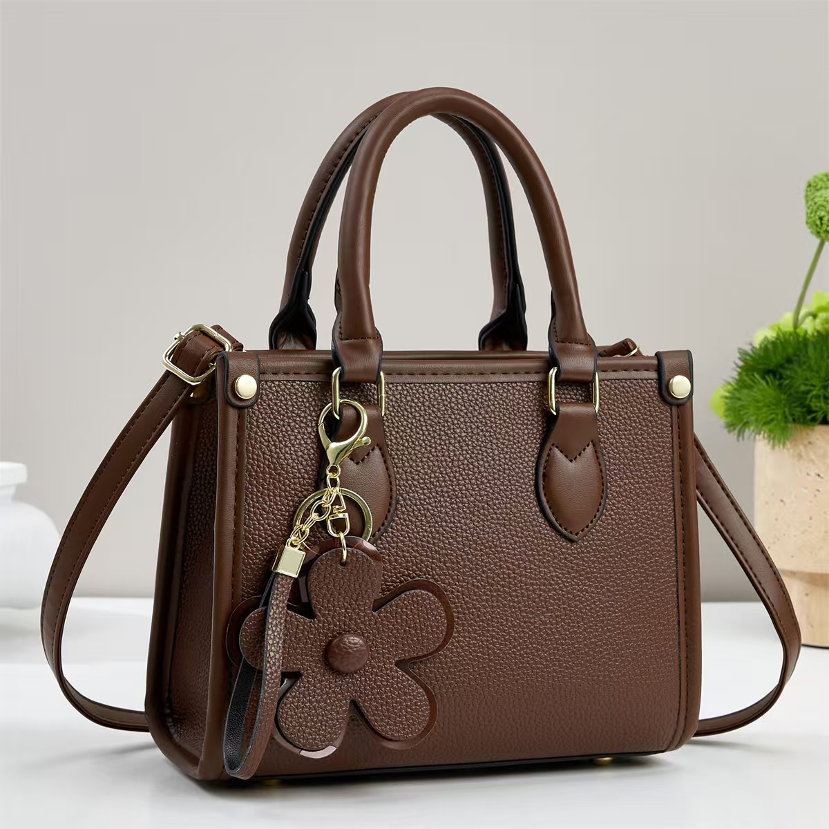 Temperamento exquisito bolso de mano mujer 2025 otoño moda versátil bolso de hombro flor decoración inclinada bolso de mano transfronterizo