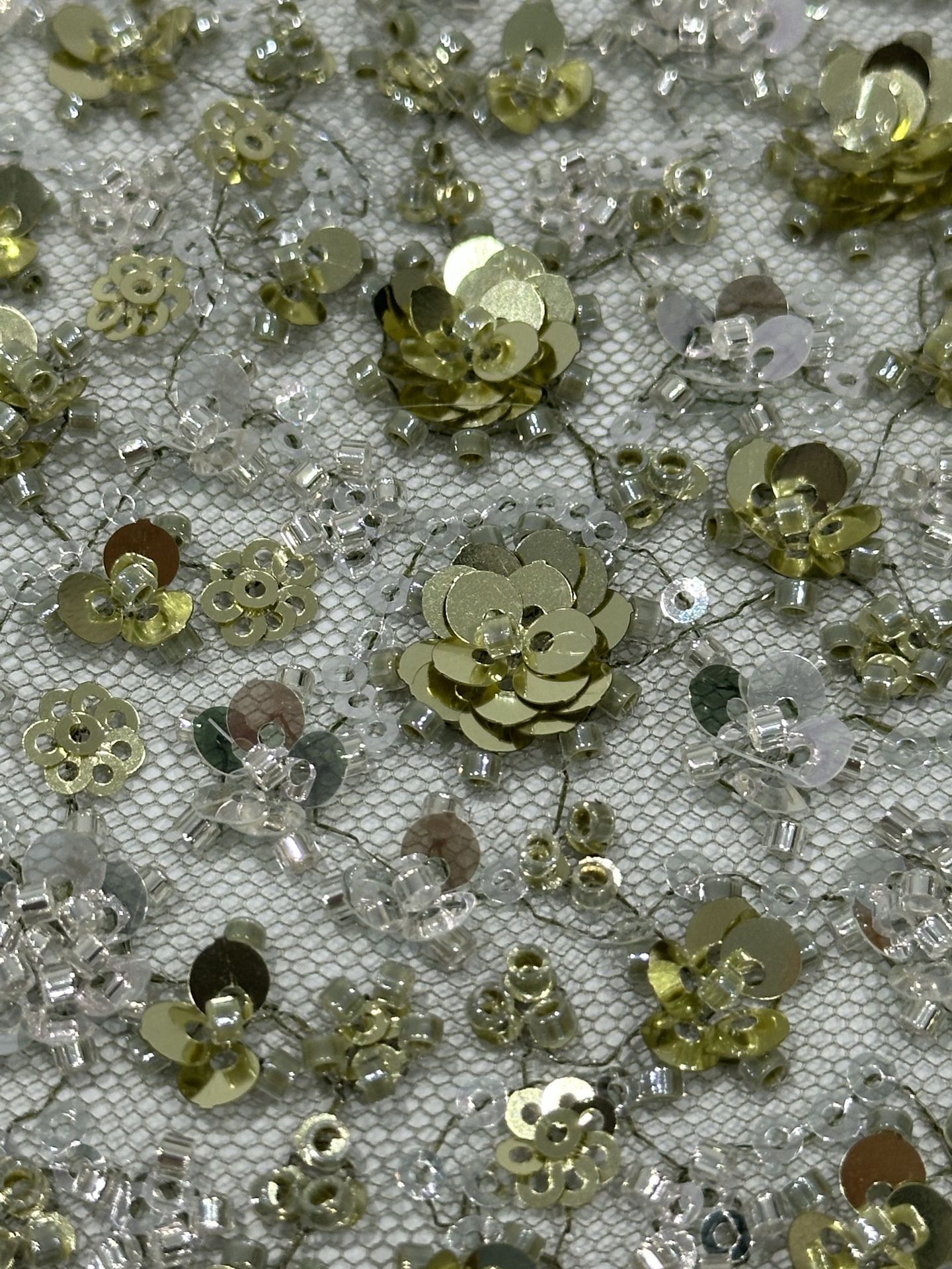 Fábrica de stock de doble color sequinilla pequeña flor de ciruela cuentas bordada tela de encaje vestido de boda moda sequinilla tela bordada